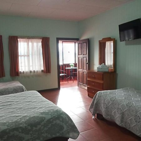 Hotel Las Brumas Cartago Eksteriør billede