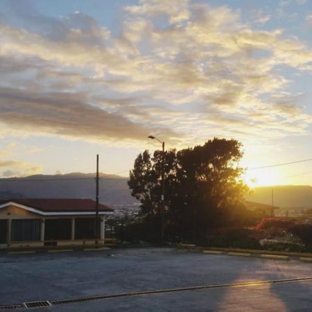 Hotel Las Brumas Cartago Eksteriør billede