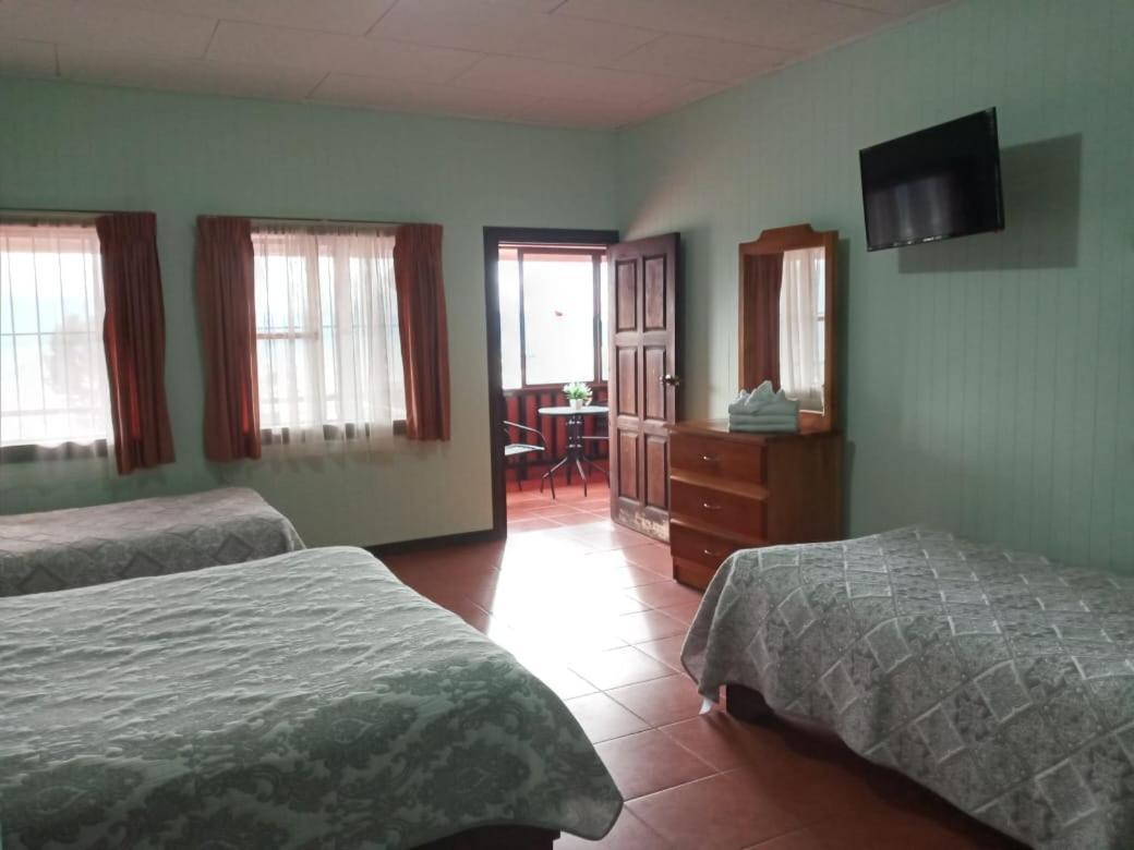 Hotel Las Brumas Cartago Eksteriør billede