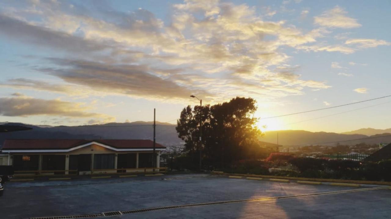 Hotel Las Brumas Cartago Eksteriør billede