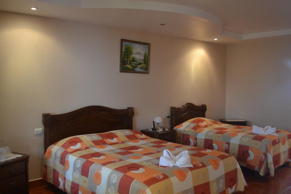 Hotel Las Brumas Cartago Eksteriør billede