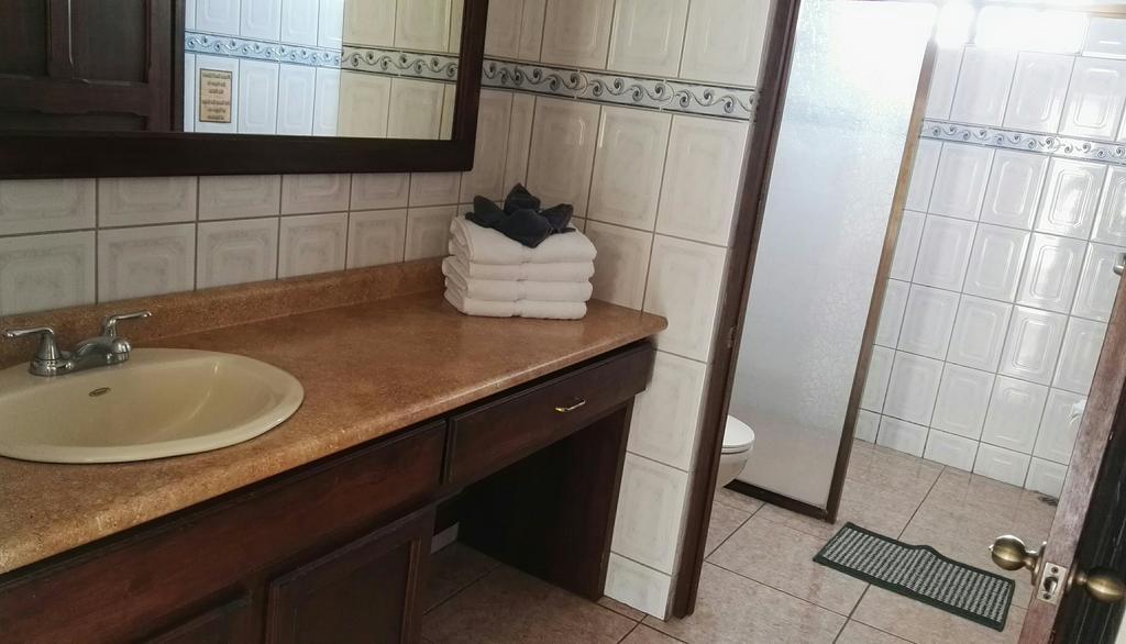 Hotel Las Brumas Cartago Eksteriør billede
