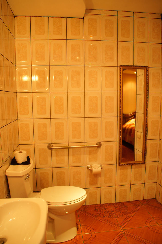 Hotel Las Brumas Cartago Eksteriør billede